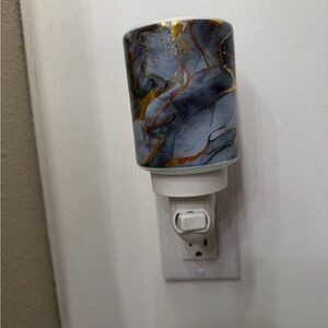 Scentsy Midnight Marble Plug-In Warmer